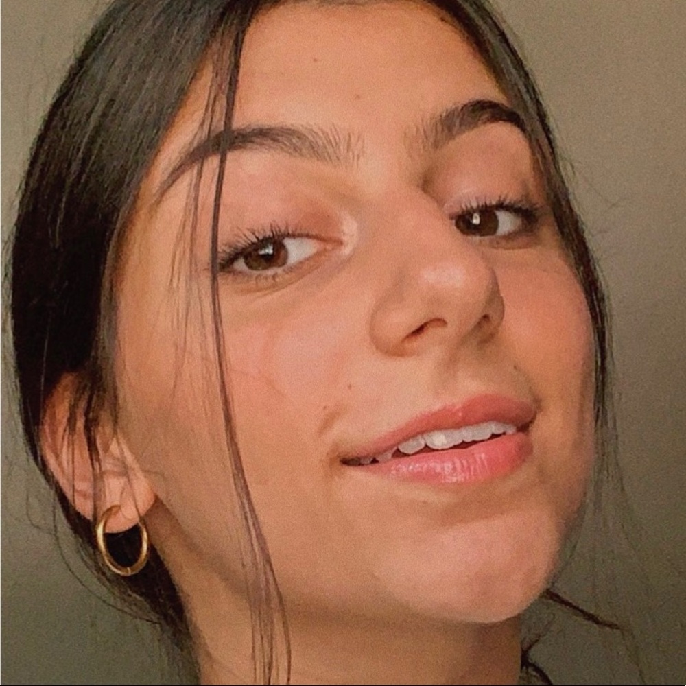 Meet your Posher, Maya